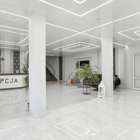 Hotel - Restauracja "Sloneczna" Jarocin Bagian luar foto
