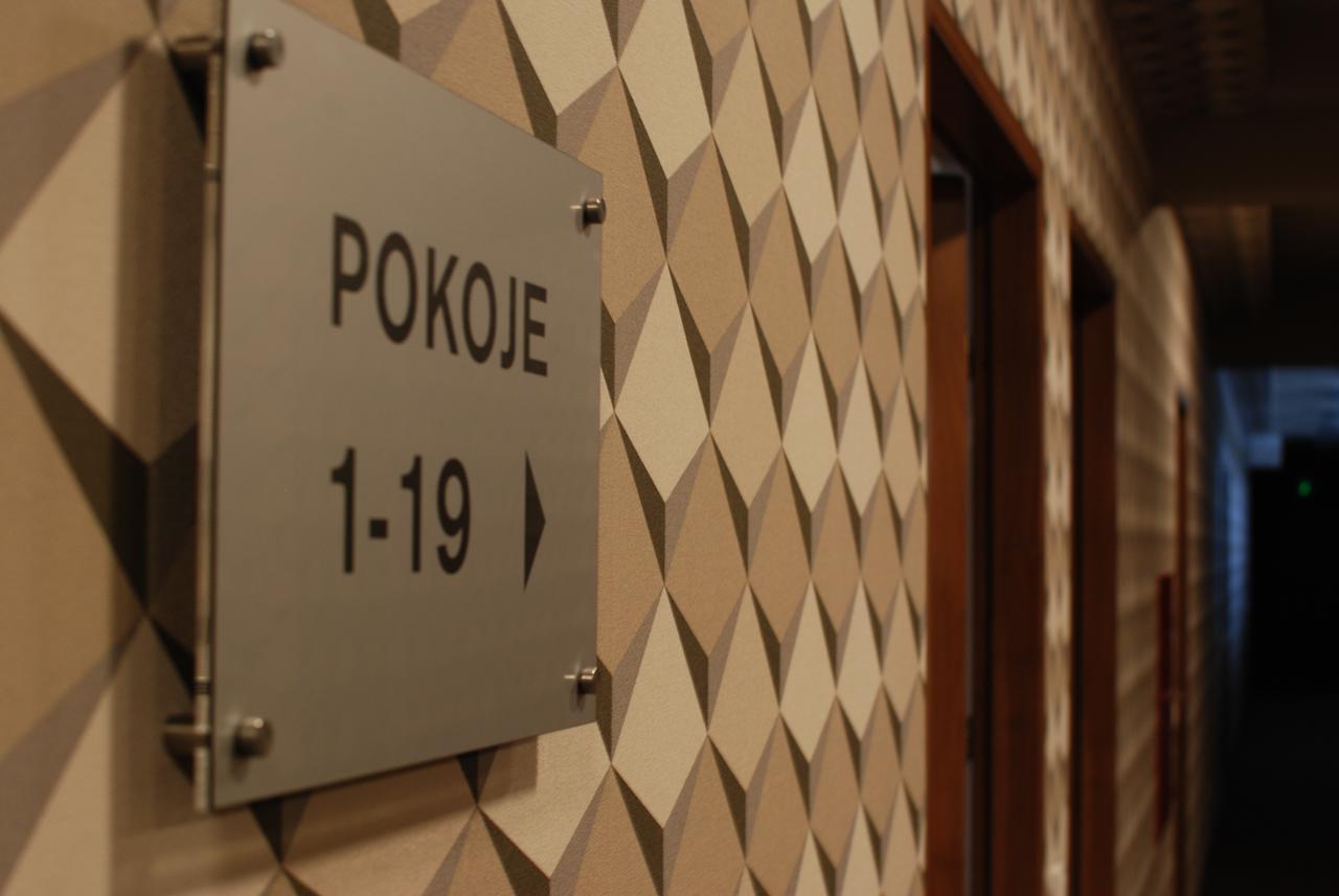 Hotel - Restauracja "Sloneczna" Jarocin Bagian luar foto