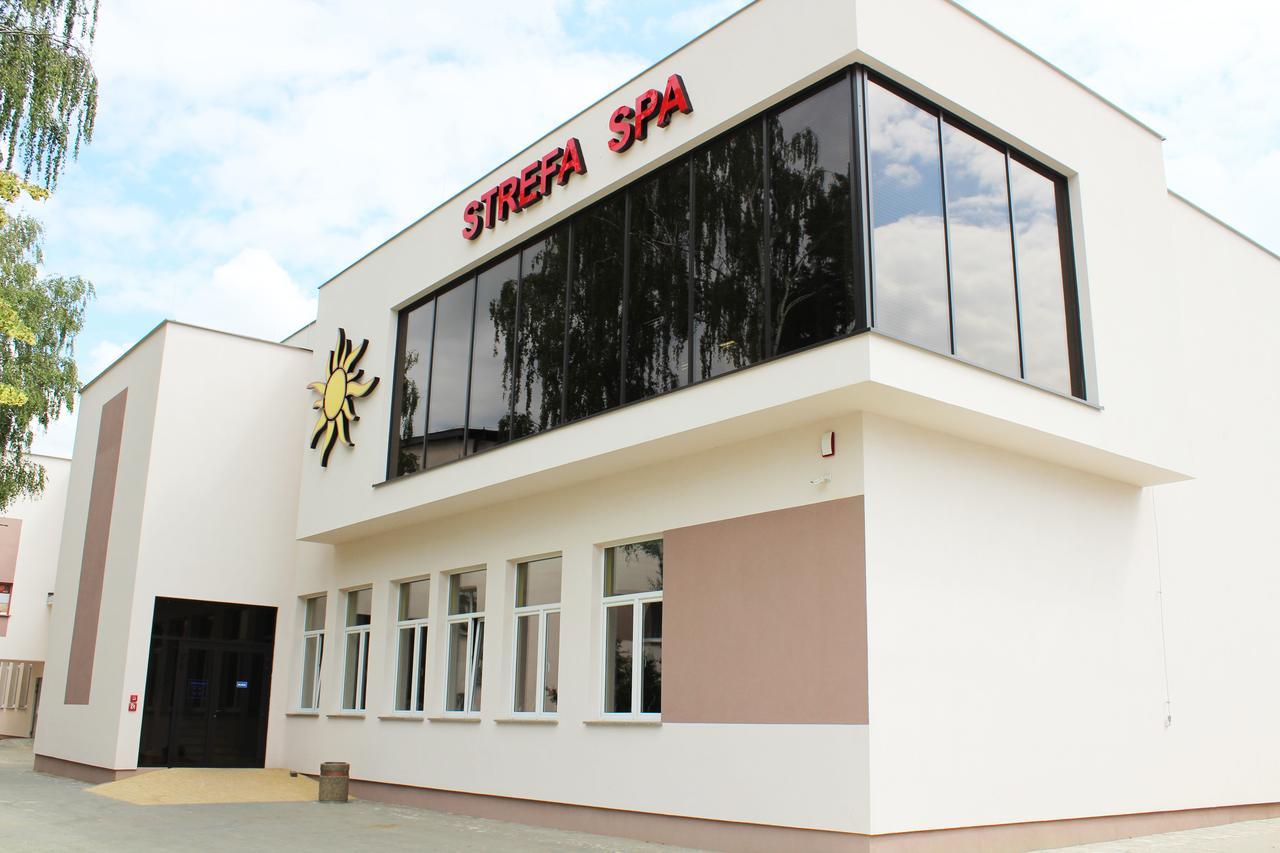 Hotel - Restauracja "Sloneczna" Jarocin Bagian luar foto